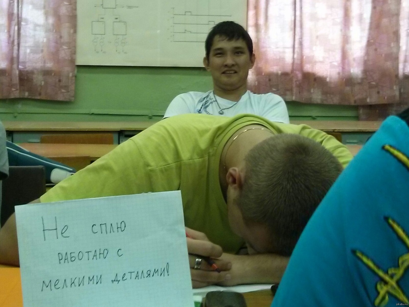 Русская студентка дает раком одногруппнику в лекционном зале