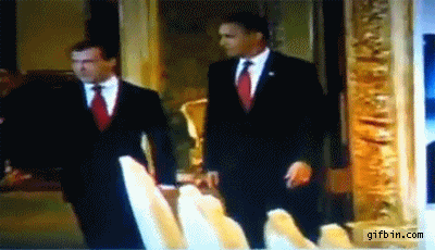 С Обамой не хотят здороваться )))