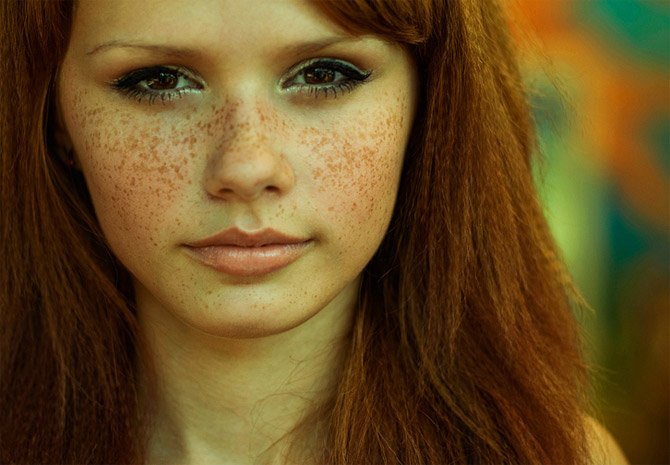 Девушки с веснушками красивы ли