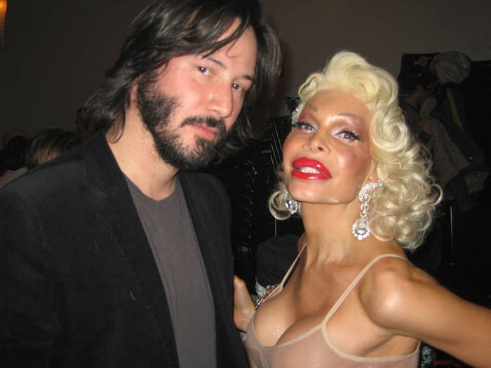 Новая пассия Киану?