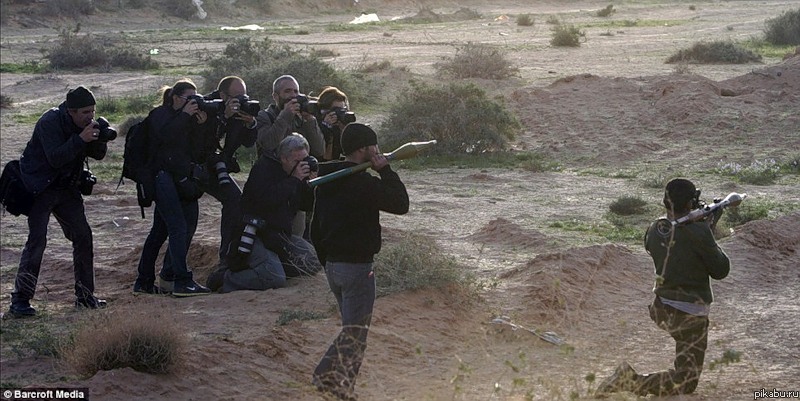 Так снимают жестокие бои оппозиции с Каддафи