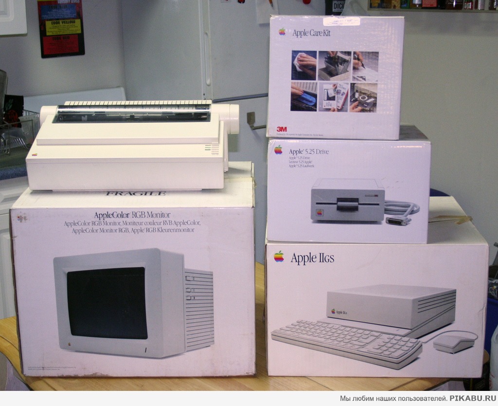 Даже десятилетия назад... посмотрите, какая упаковка. Дизайну Apple всегда уделяли должное внимание