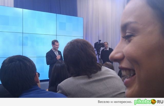    (@MedvedevRussia  @VictoriaDaineko)