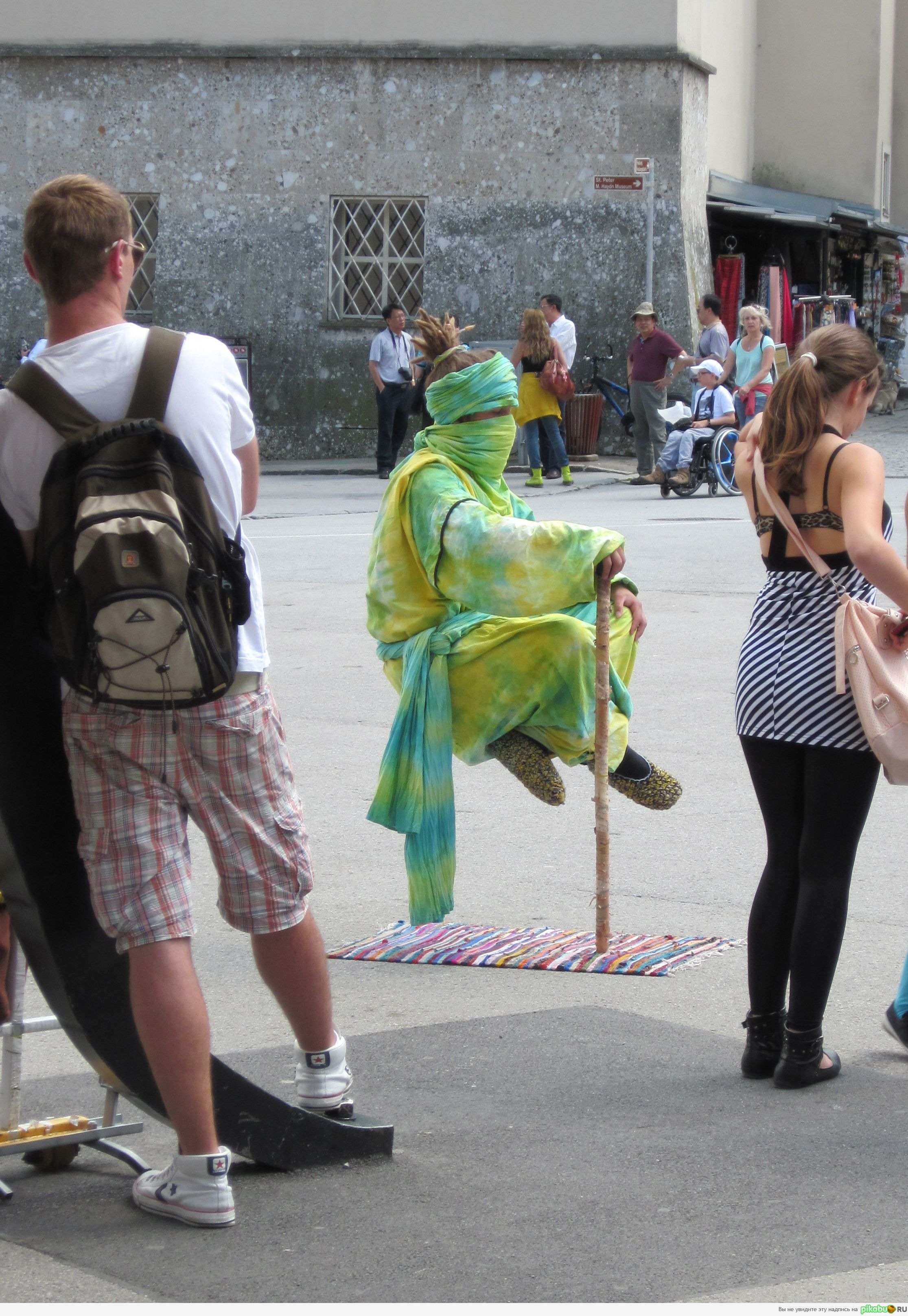 Он просто висел в воздухе!!!