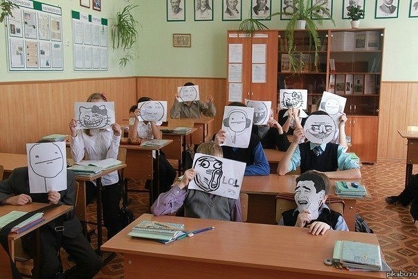 А твой учитель тоже дни напролет сидит в интернете