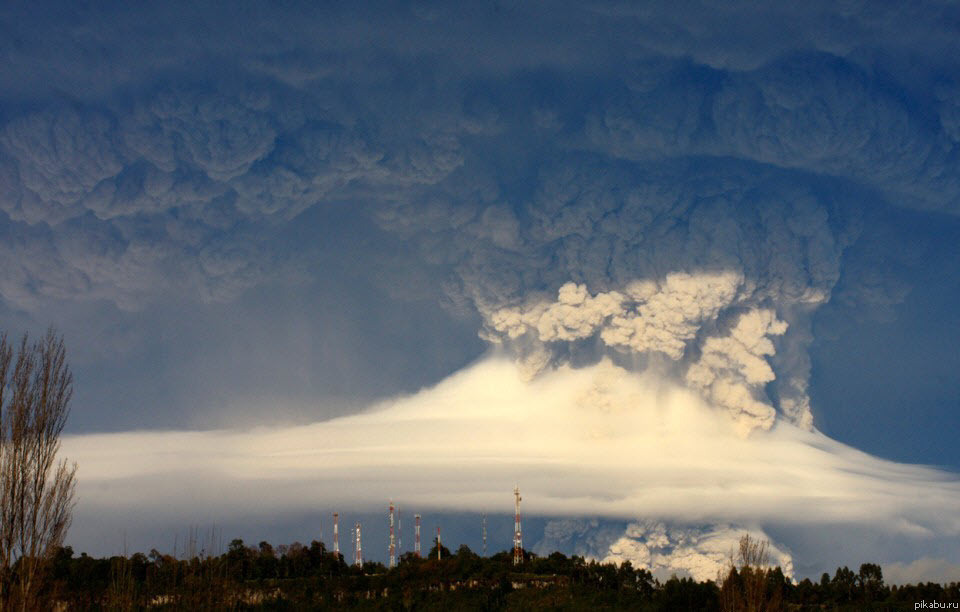 Ядерный взрыв? Нет, всего лишь вулкан.