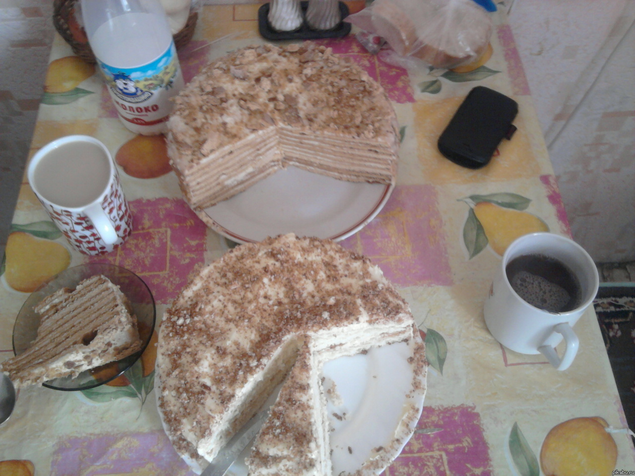 Вот таких вот 2 торта - испекли мы их вчера!