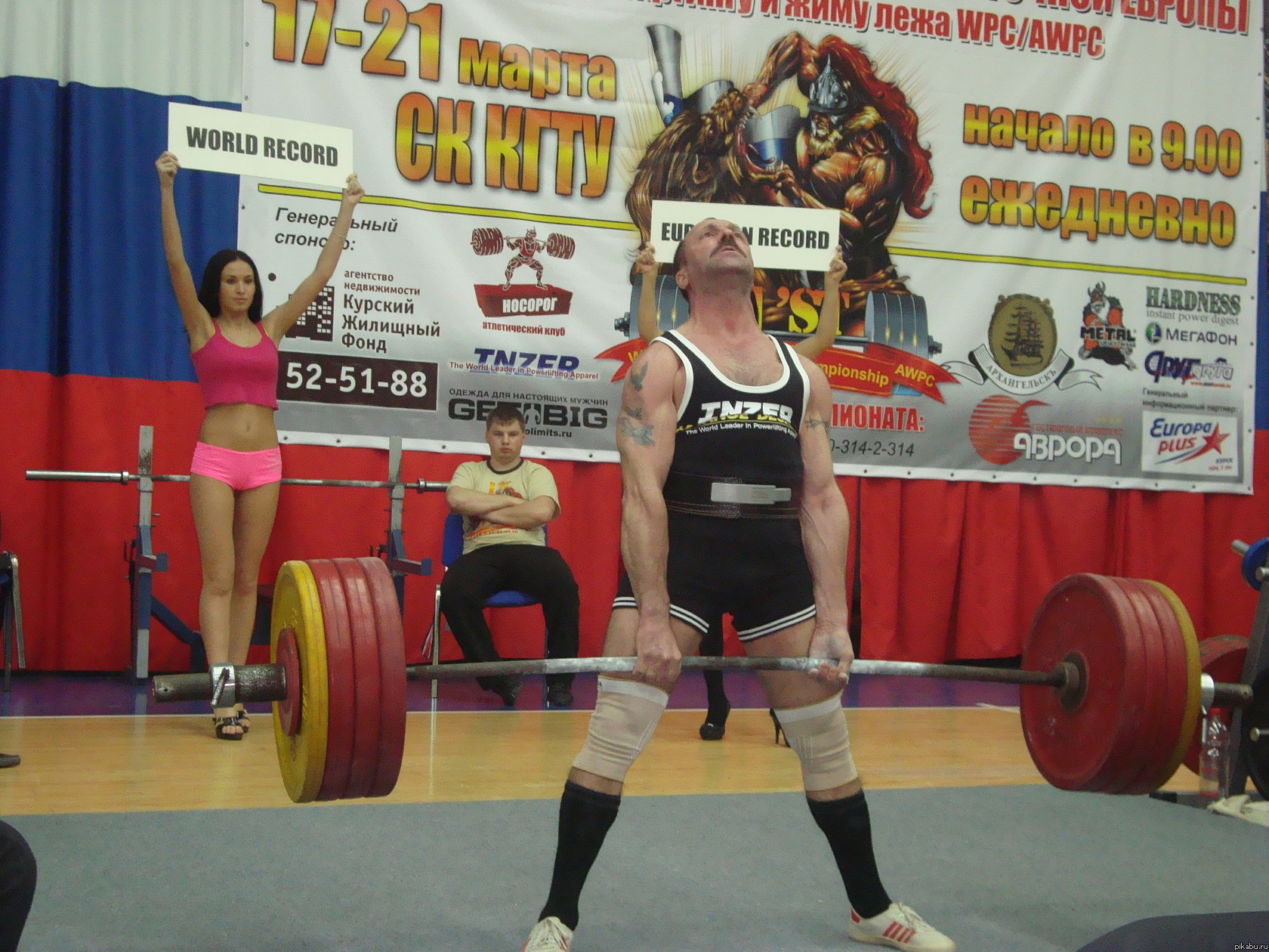 Пикабушники!!! Нужно отфотожабить! Есть же на пикабу умельцы!  P.S. на фотке абсолютный чемпион мира по пауэрлифтингу среди ветеранов.