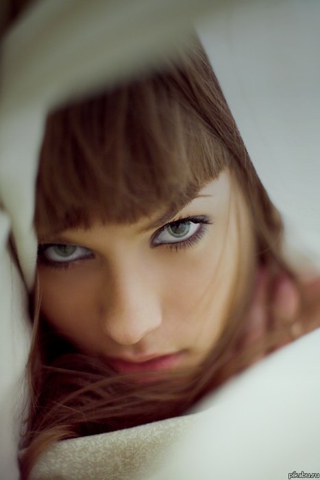 Глаза будоражат