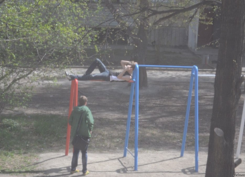 Прилег отдохнуть)