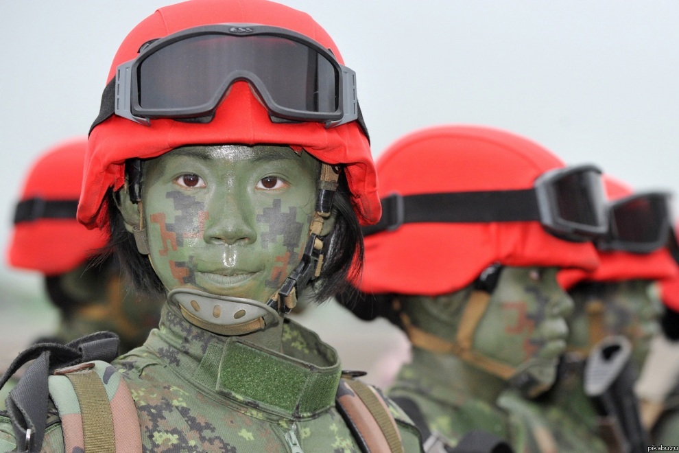 Женщины, бойцы ВДВ Китая