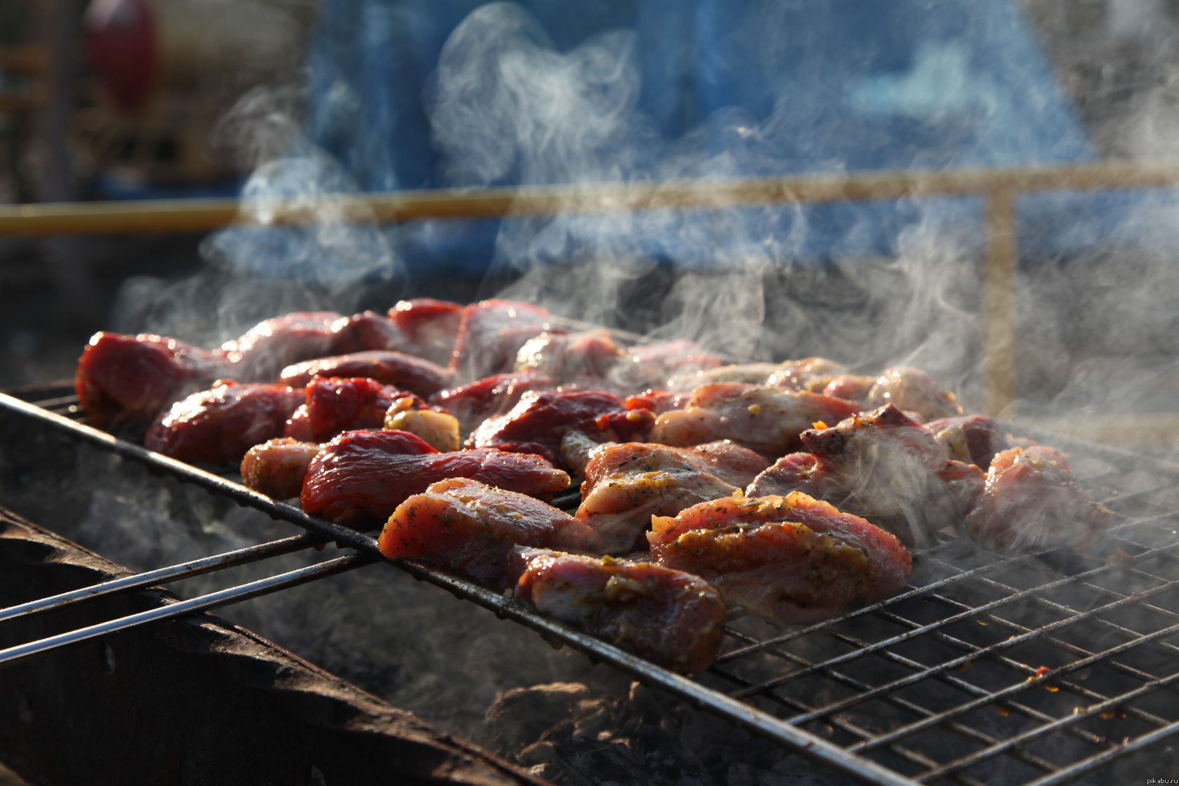 Футбол футболом, а у нас шашлычки ;)