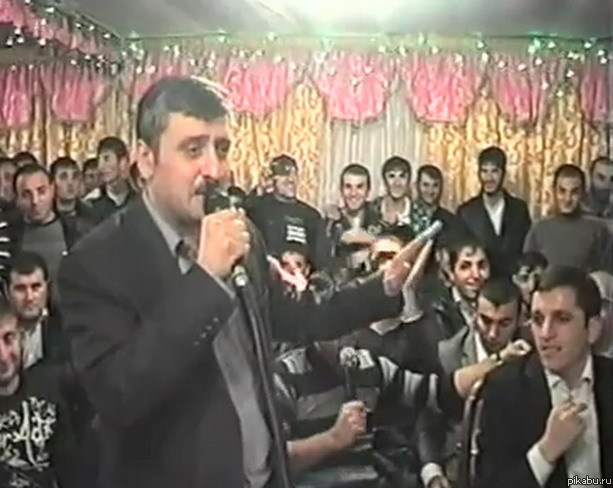 Автора хита "Ты кто такой, давай, до свидания" подозревают в хранении героина.