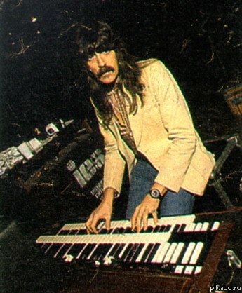 Сегодня умер великий Джон Лорд. 1 из основателей Deep Purple. Это ужасно. Его больше нет... Легенды настоящего рока начинают уходить от на