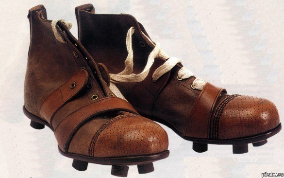Футбольные бутсы — начало 20 века.