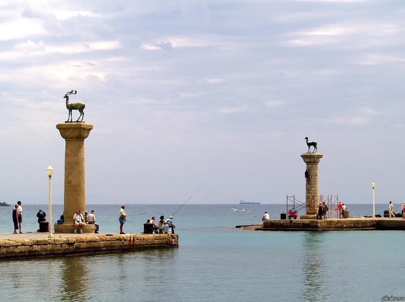 Вход в родосский порт