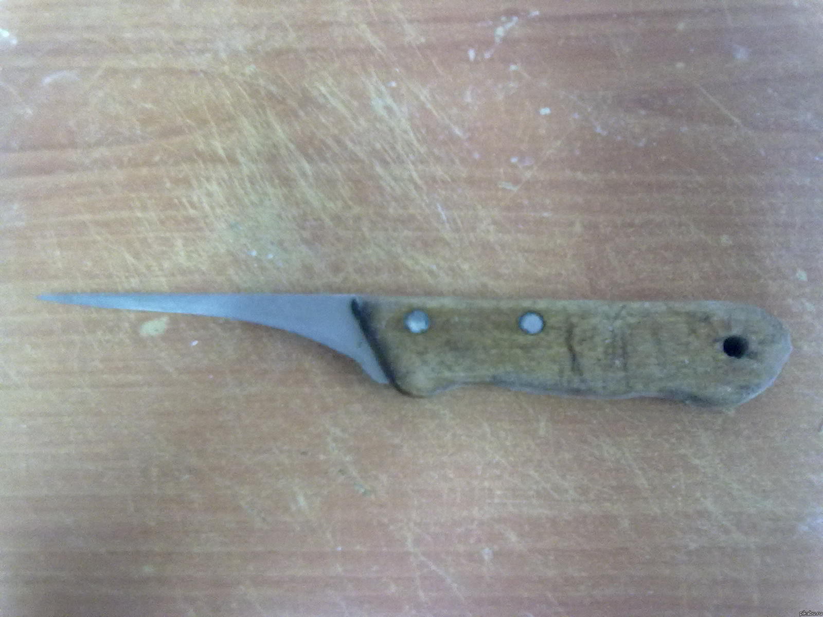 Надо, наверно, мне купить новый нож.