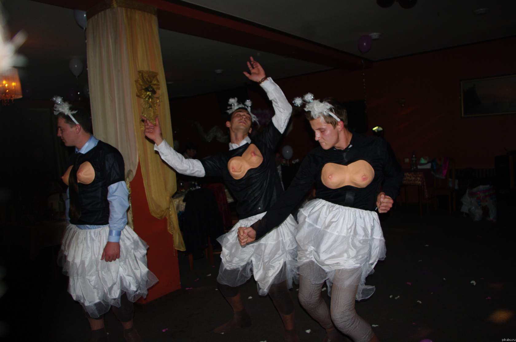 У них там своя атмосфера