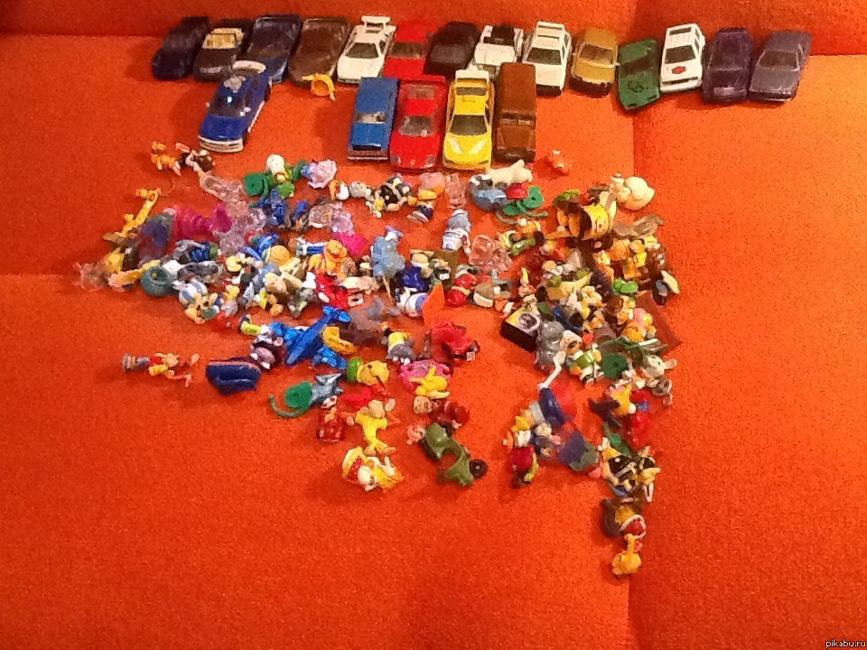 отдам в добрые руки игрушки из киндеров и машинки bburago (Москва, бесплатно)