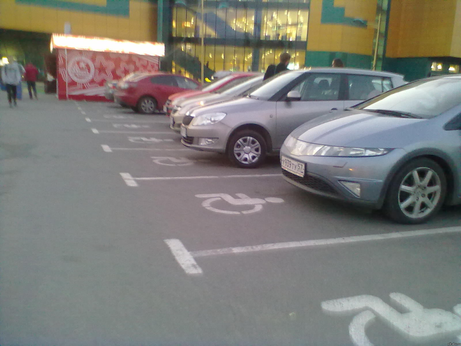 инвалиды блин...