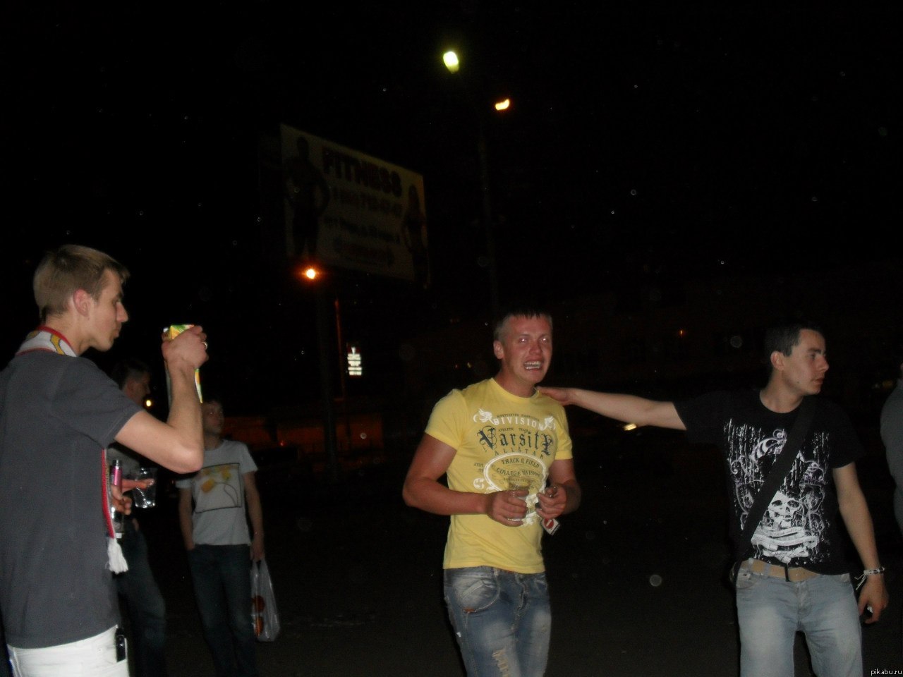 Гыыы) Люди сделайте фотошопов:) нашел у себя классную фотку.