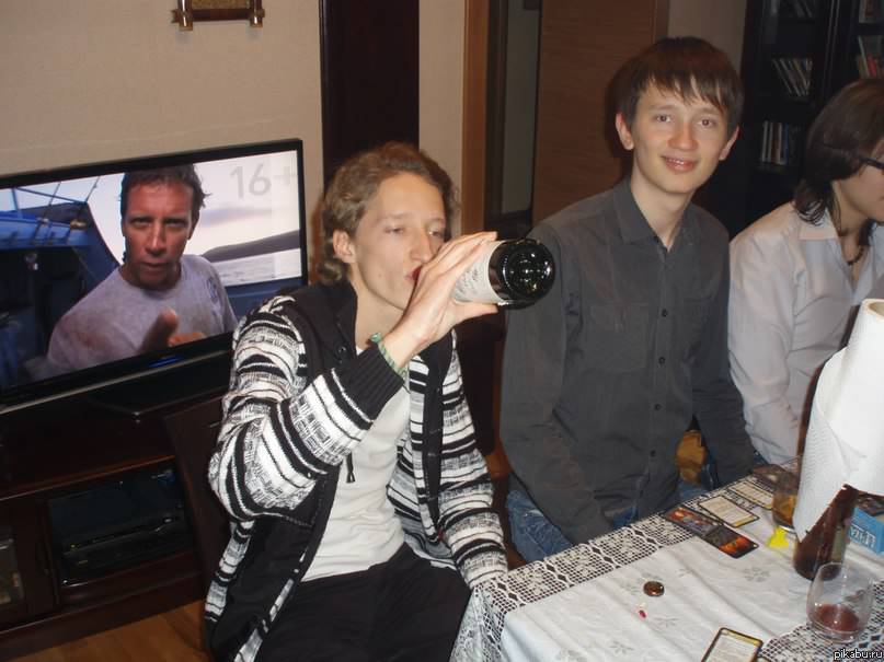 Он следит за тобой!