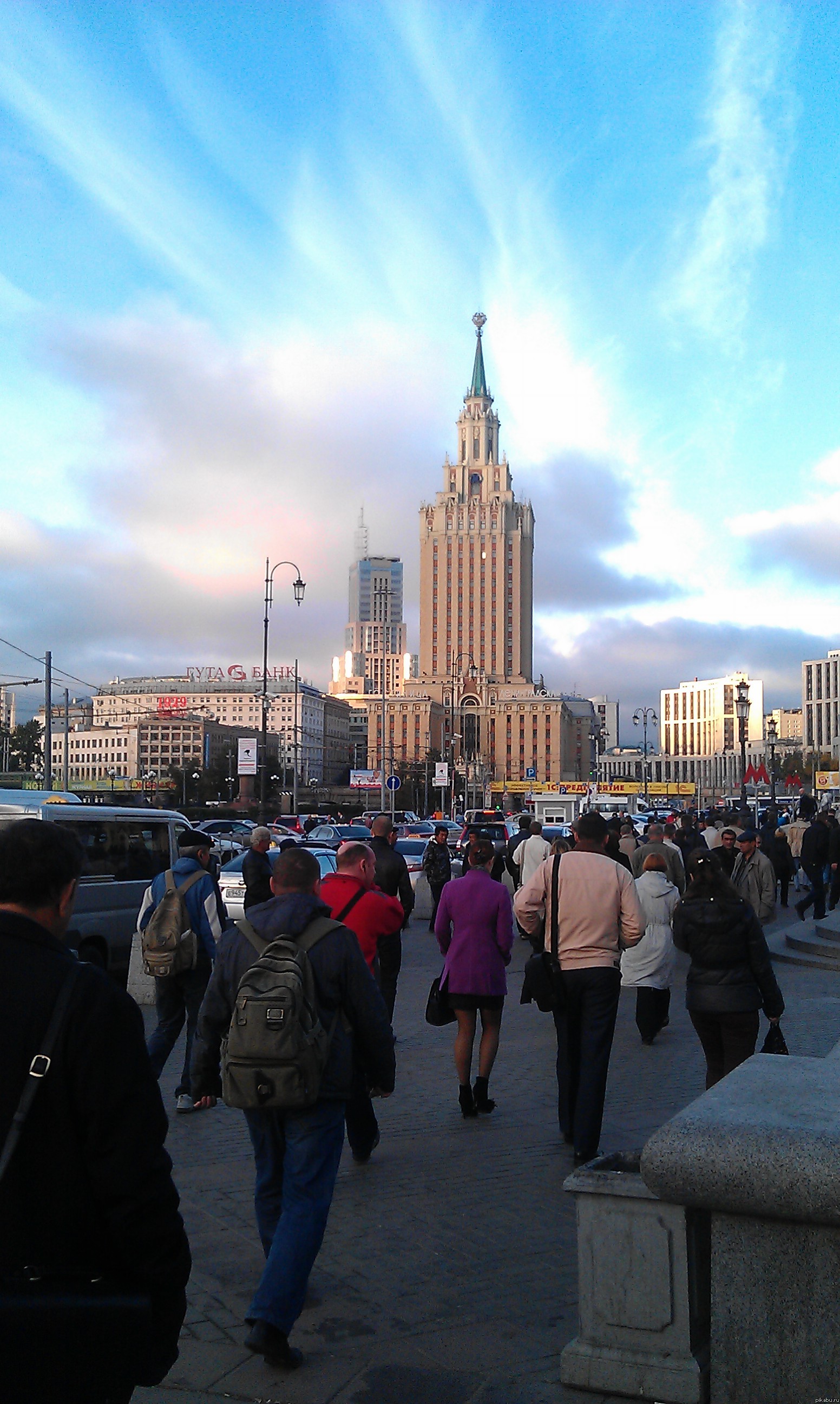 Был в Москве, город встретил меня вот таким рассветом