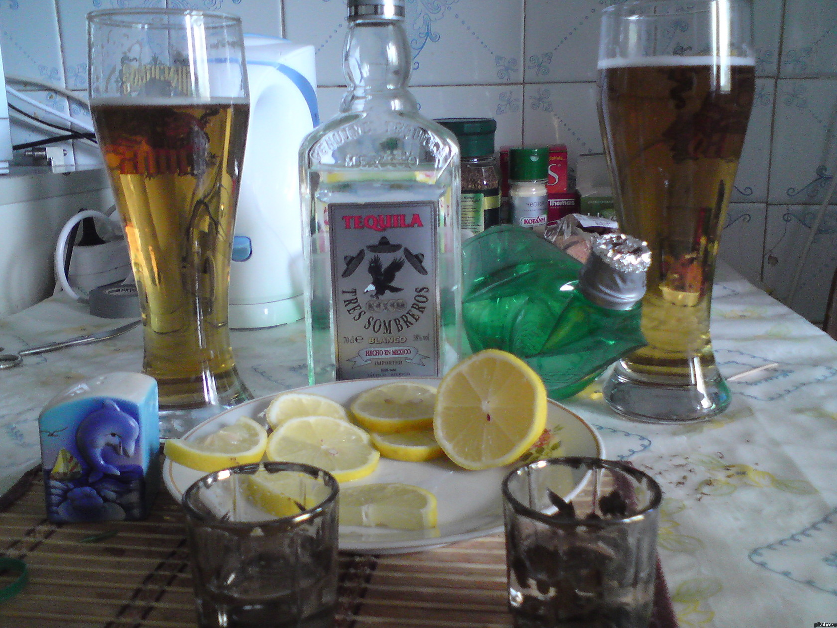 � ����� �� ���� http://pikabu.ru/story/ya_odin_ne_ponimayu_chto_v_yetom_klassnogo_762904