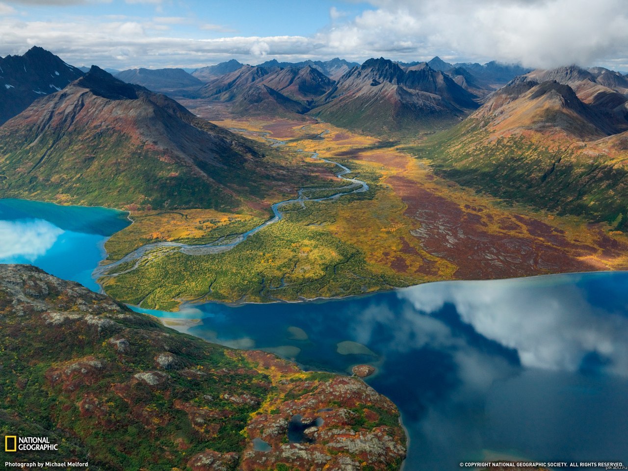 Озеро Чикуминук, Аляска. Автор фото: Michael Melford.