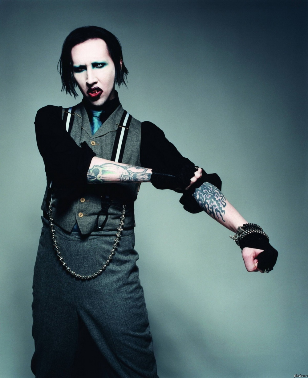        ?)    Marilyn Manson)