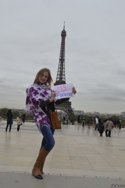 решил поделиться радостью. вот одногруппница ездила в Париж и не забыла передать привет нашей группе