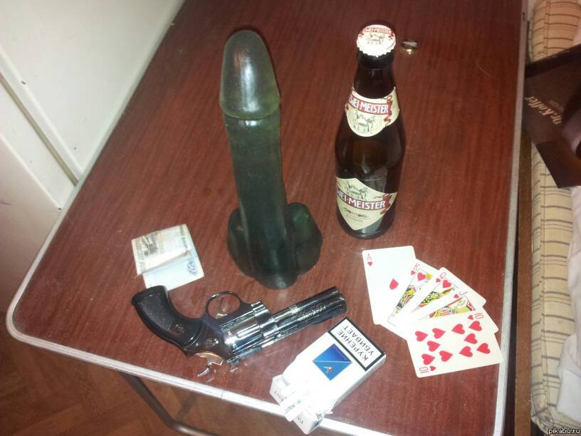 карты, деньги, два ствола