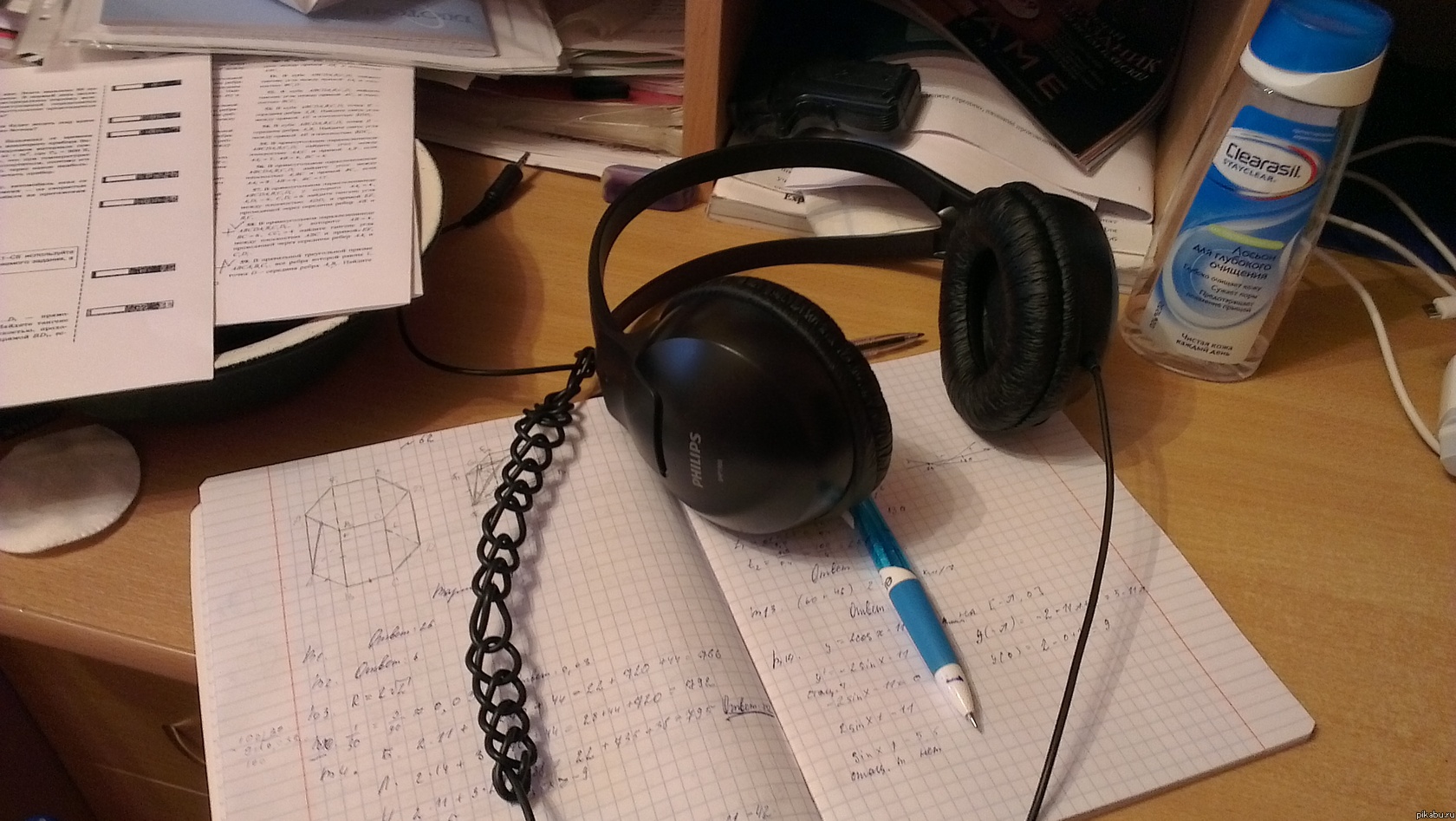 Дал сестре погонять наушники