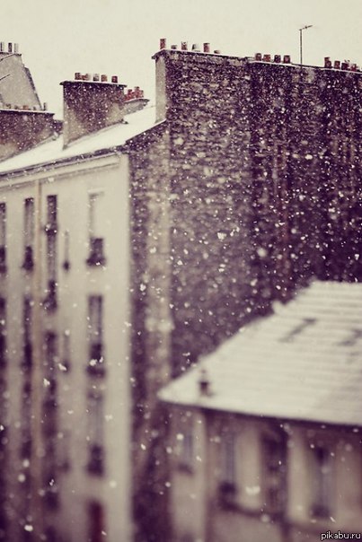 Какая для вас самая зимняя песня? Чем вы согреваетесь в своих наушниках?