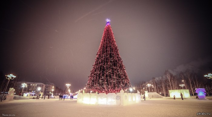 Christmas tree in Nizhnevartovsk - Pictures and photos