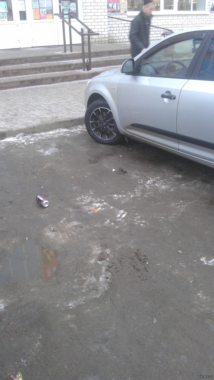 Ягуар на парковке