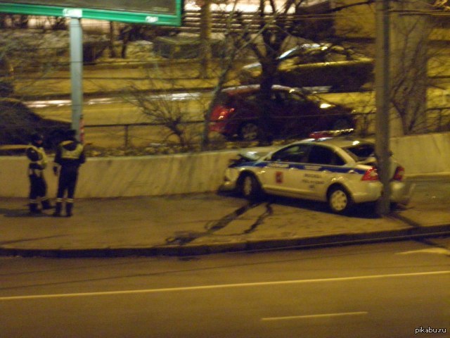 Столб перебежал дорогу