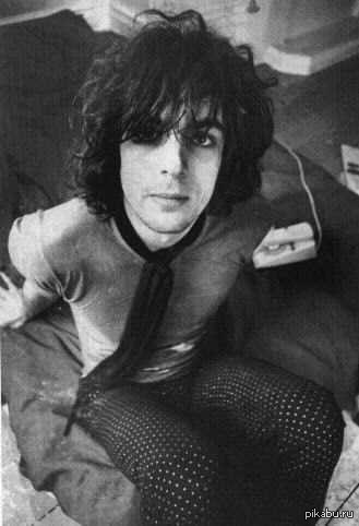 6  1946-     (Syd Barrett) - , ,    - Pink Floyd. 