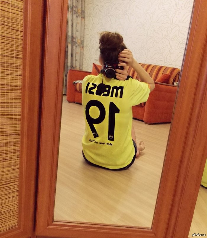 Дак-фейс уже не в моде! Спина-фейс новый тренд:D