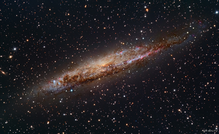 Близкая спиральная галактика NGC 4945.