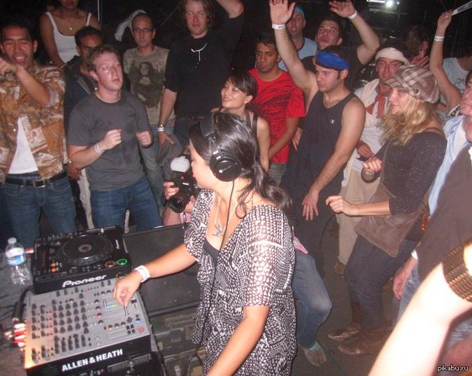 Цукерберг отдыхает)