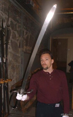 Любуемся на средневековые клинки