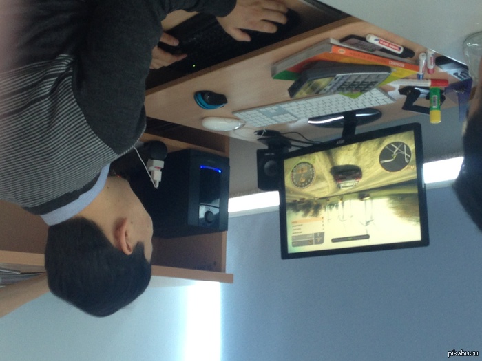 Учитель физики в одной казахстанской школе