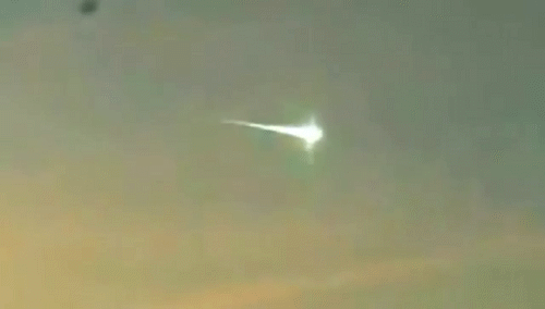 Нло над челябинском. Нло метеориты. Челябинский метеорит сбили ракетой. Тунгусский метеорит нло. Челябинский метеорит сбила летающая тарелка.