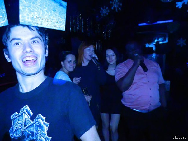 У всех есть друг который "дополнит" фото?)))) | Пикабу