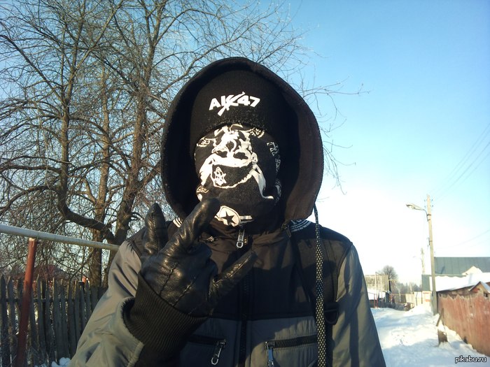 И этот дебил учится со мной в одной школе...