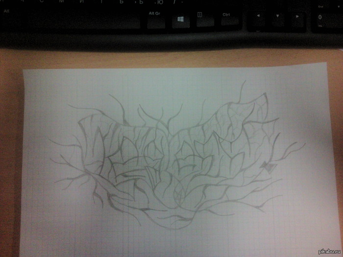 Где-то с месяц начал пытаться рисовать лого примерно такого вида ...