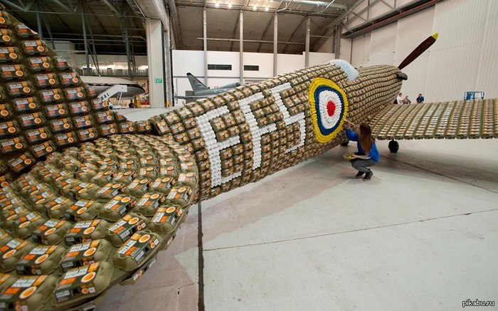    Supermarine Spitfire   ,     .     : 6 500 , 5 000 , 5  , 10    10 000 