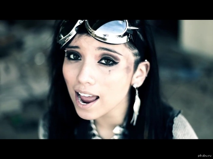 Давно не было постов с симпатичными девушками...