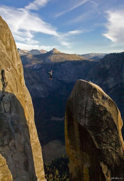 Есть только миг между прошлым и будущим